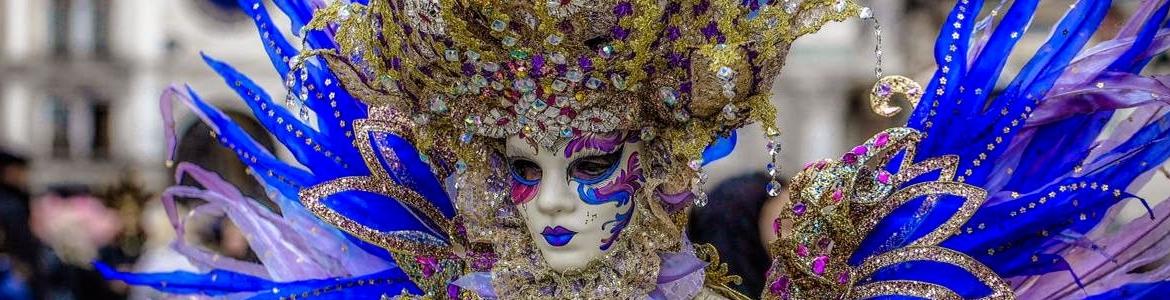 máscara de disfraz estilo veneciano color morado