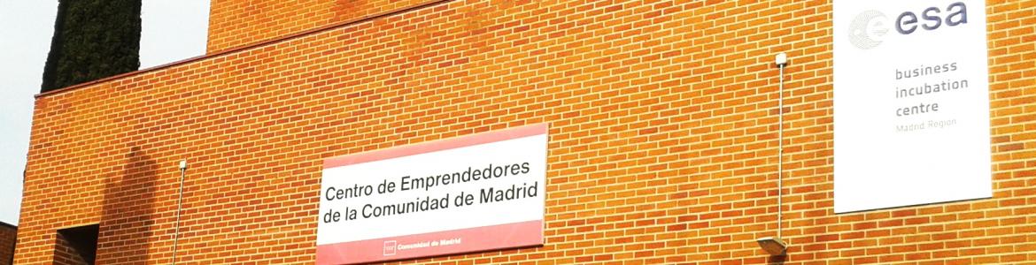 Fachada en ladrillo del edificio del Centro de Emprendedores