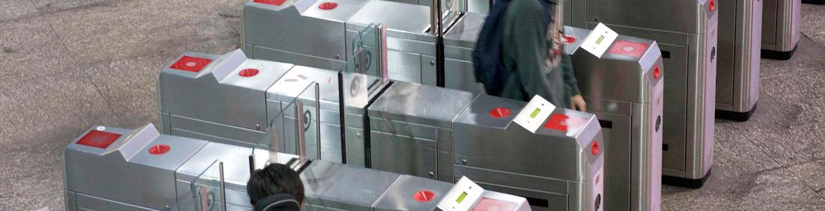 Canceladoras de billetes en vestíbulo de Renfe/Metro