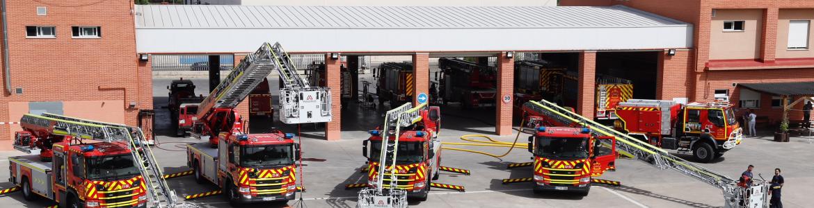 Camiones de bomberos con escalas