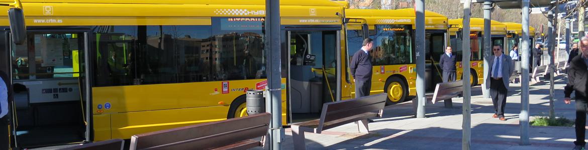 Autobuses urbanos de Alcobendas aparcados en línea