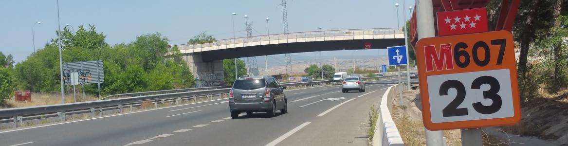 Carretera M-607 con coches circulando