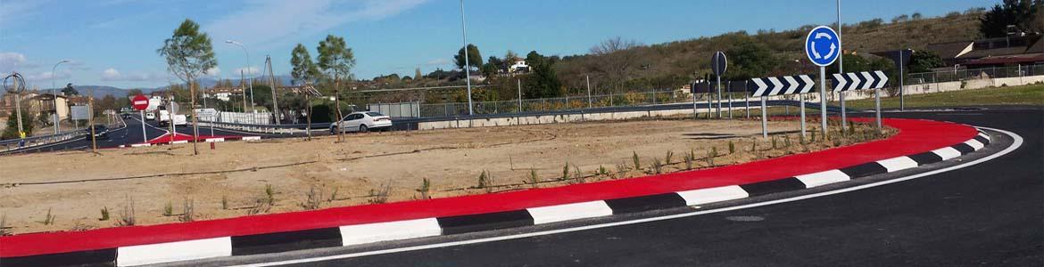 Obras en la rotonda de carretera de acceso al Polígono de Talamanca de Jarama