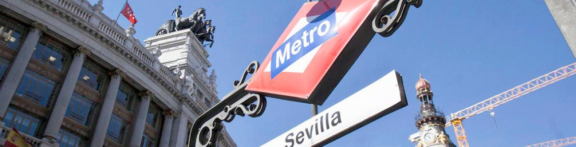 Boca de metro de la estación de Sevilla