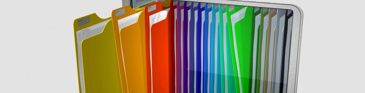 carpetas de colores archivadas en la pantalla de un ordenador portátil
