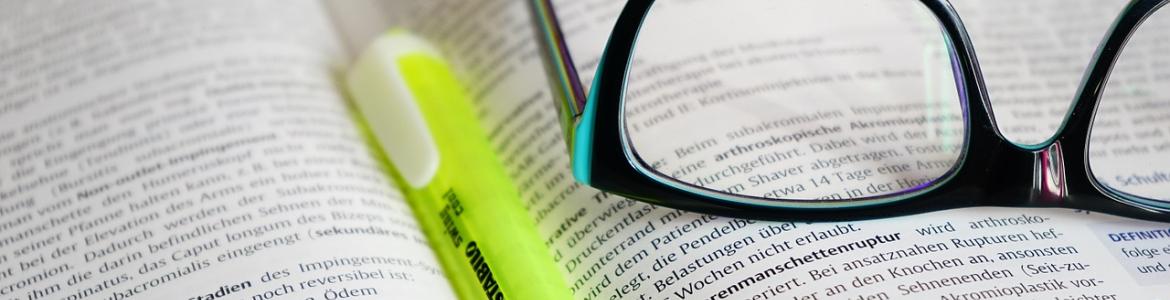 libros y gafas