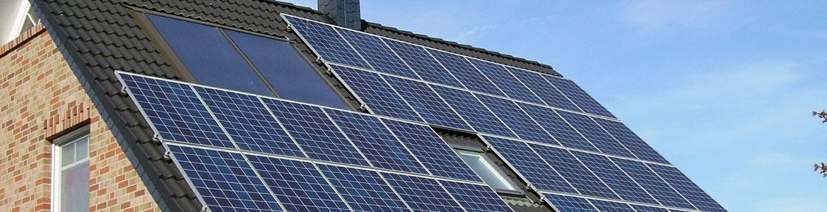 Tejado con paneles solares