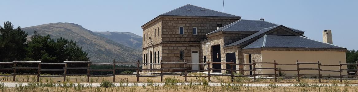 edificio completo del refugio de la morcuera