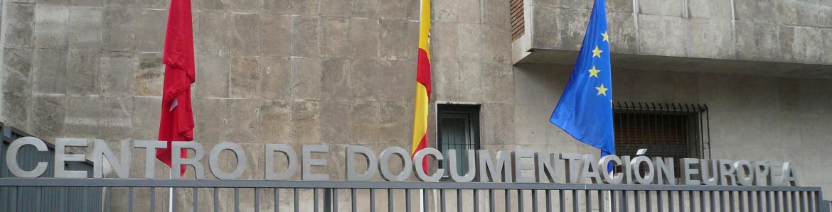 Entrada al Centro de Documentación Europea de la Comunidad de Madrid