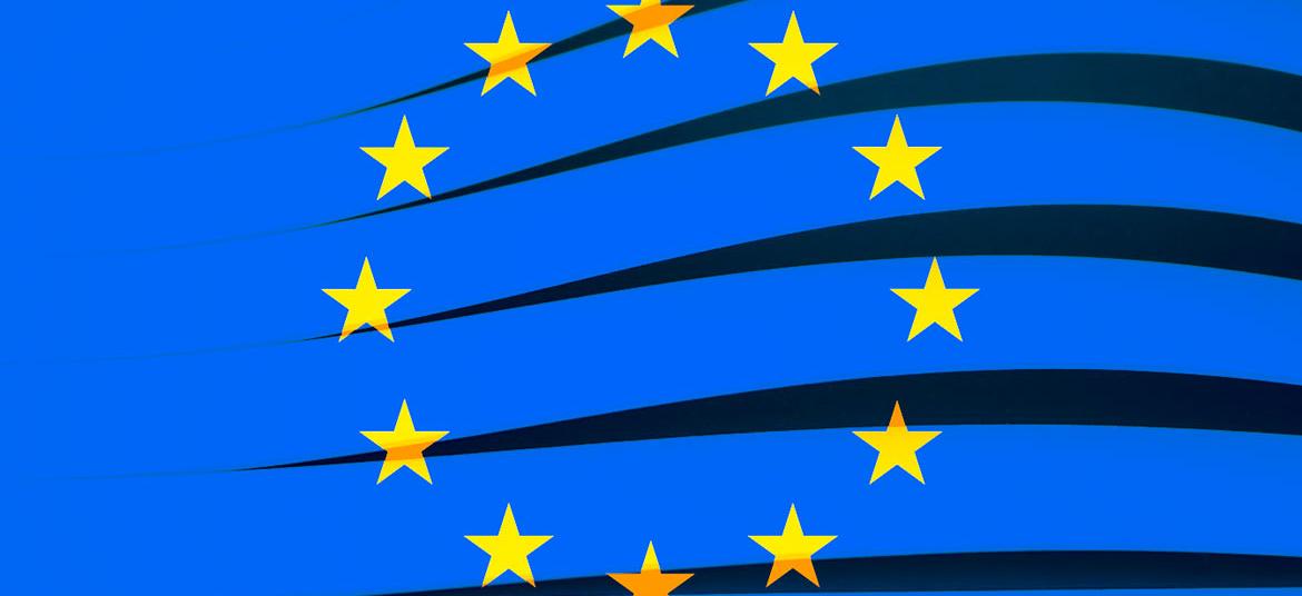 Estrellas de la UE sobre fondo azul