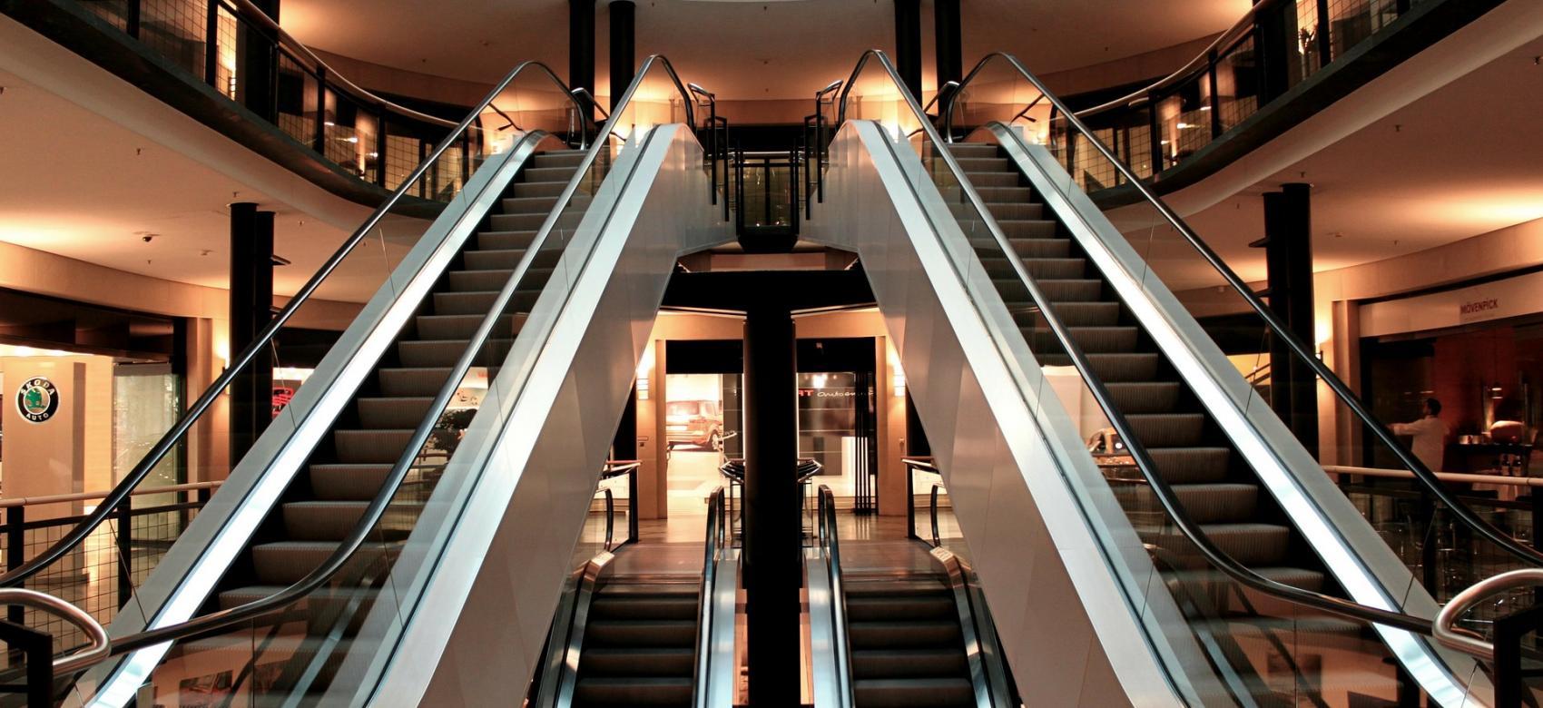 Imagen de escaleras automáticas en Centro Comercial