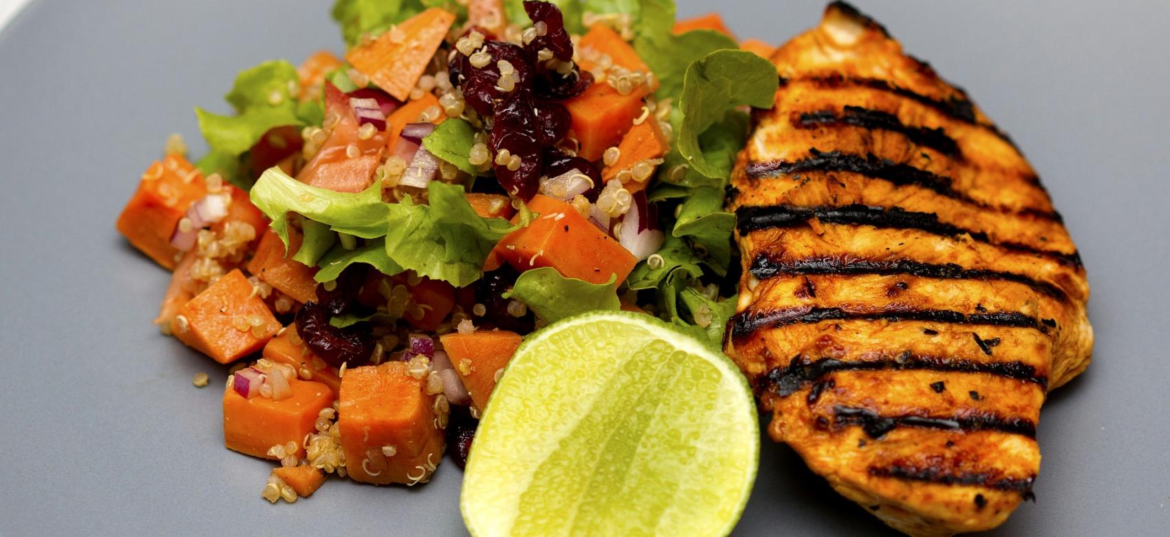 Pollo a la parrilla con verduras