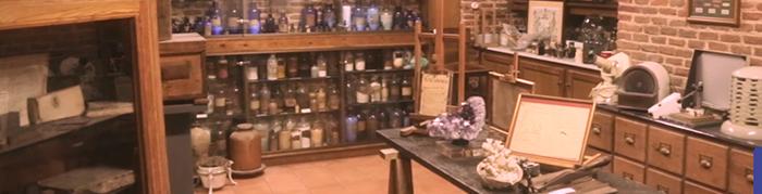 Interior de farmacia centenaria