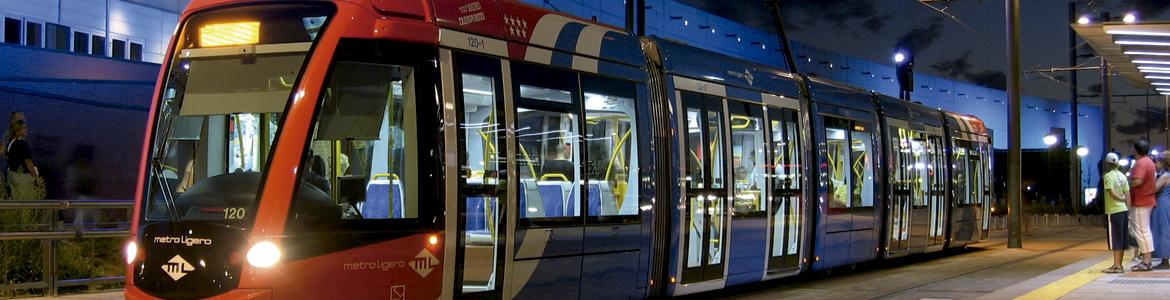 Metro Ligero de noche