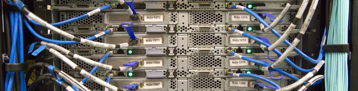 Tecnología en EducaMadrid Servidores interconectados con su cableado