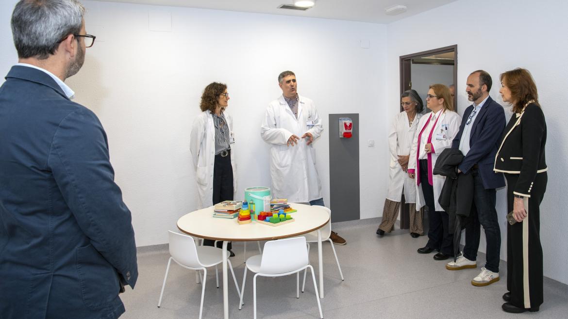 Autoridades en la visita