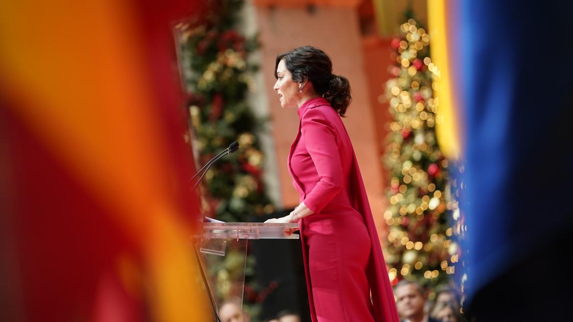 La presidenta de perfil en su intervención