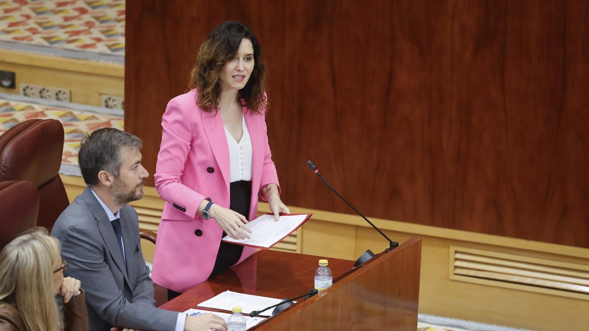La presidenta durante su intervención en la Asamblea de Madrid