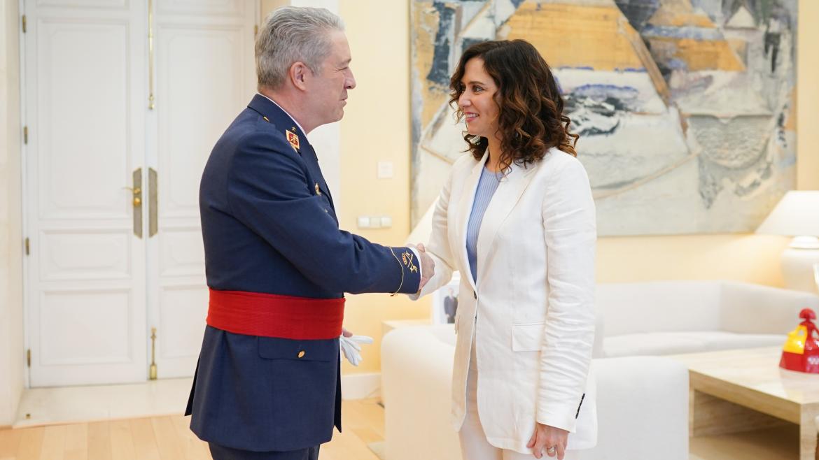 Imagen del artículo Díaz Ayuso recibe al nuevo jefe del Mando Aéreo General, representante de las Fuerzas Armadas en la Comunidad de Madrid