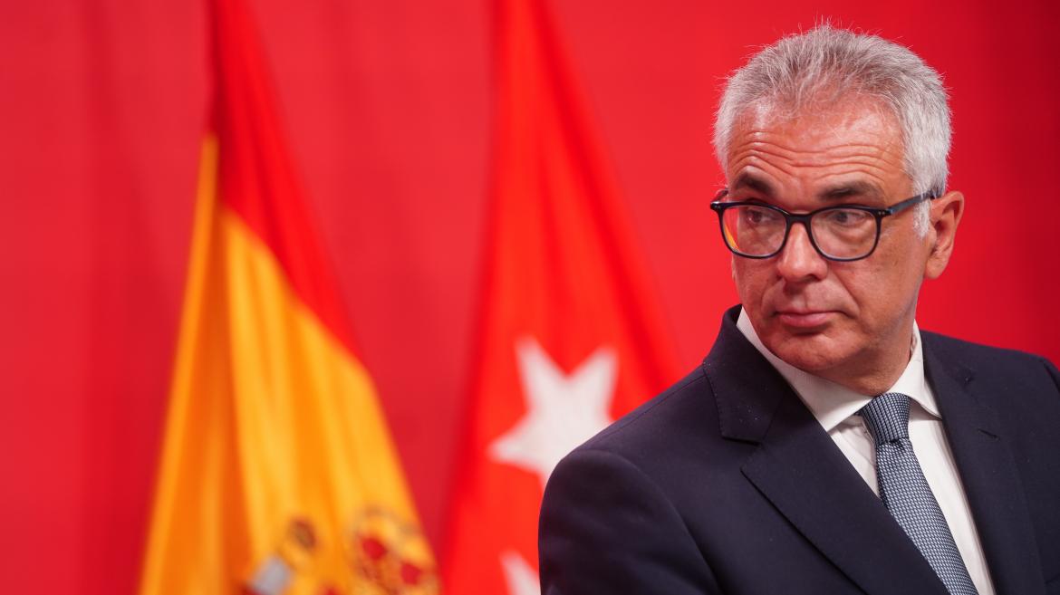 El consejero Carlos Izquierdo durante la rueda de prensa