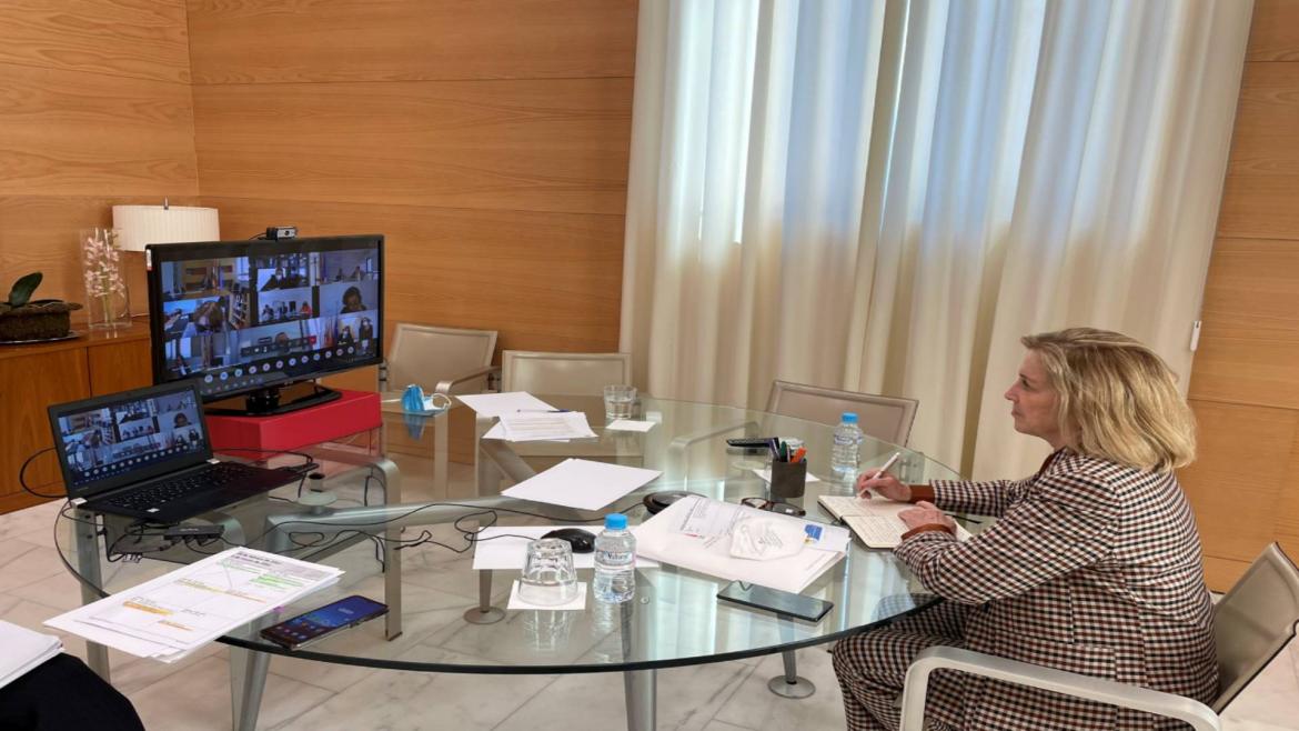 La consejera durante la reunión 