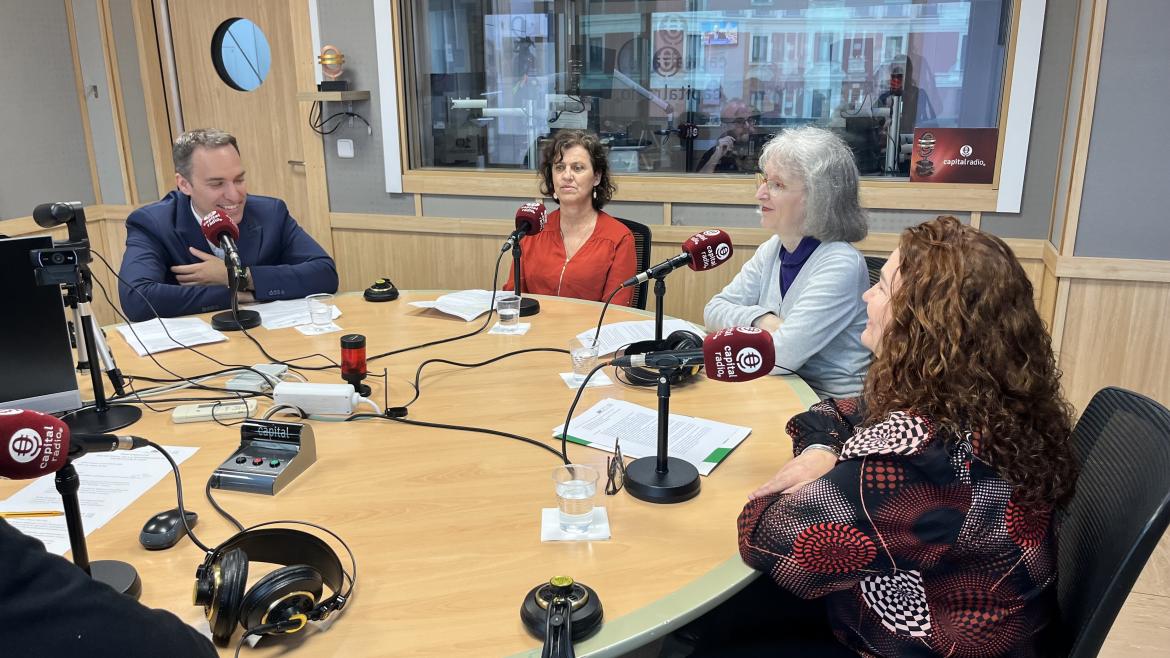 Participantes programa radio en estudio