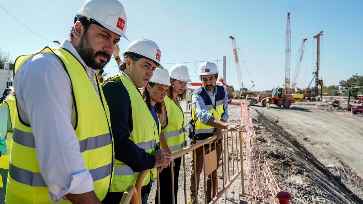 La Comunidad de Madrid beneficiará a más de un millón de usuarios del sur de la región con la prolongación de la línea 3 de Metro El consejero de Transportes ha visitado hoy las obras que unirán Villaverde Alto con El Casar, con 2,6 nuevos kilómetros de vías