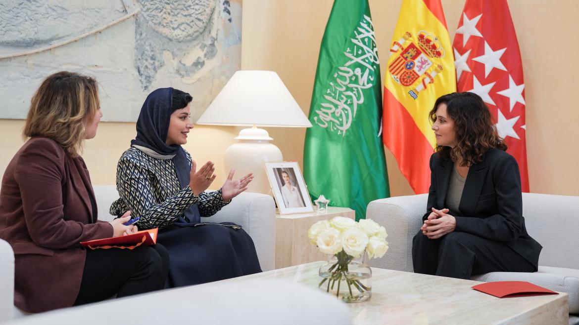 La presidenta en la reunión con la embajadora