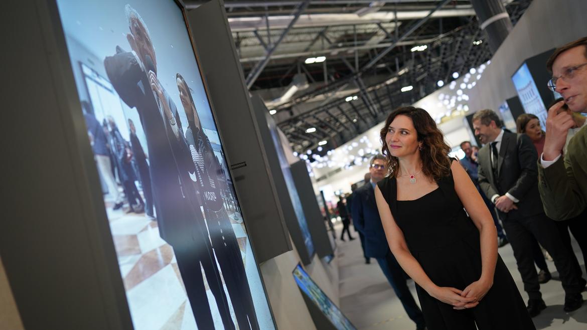 Imagen del artículo Díaz Ayuso recoge el Premio al Mejor Estand de FITUR concedido a la Comunidad de Madrid