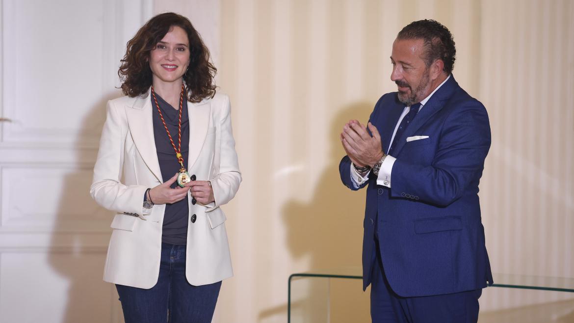 La presidenta durante la entrega de medalla