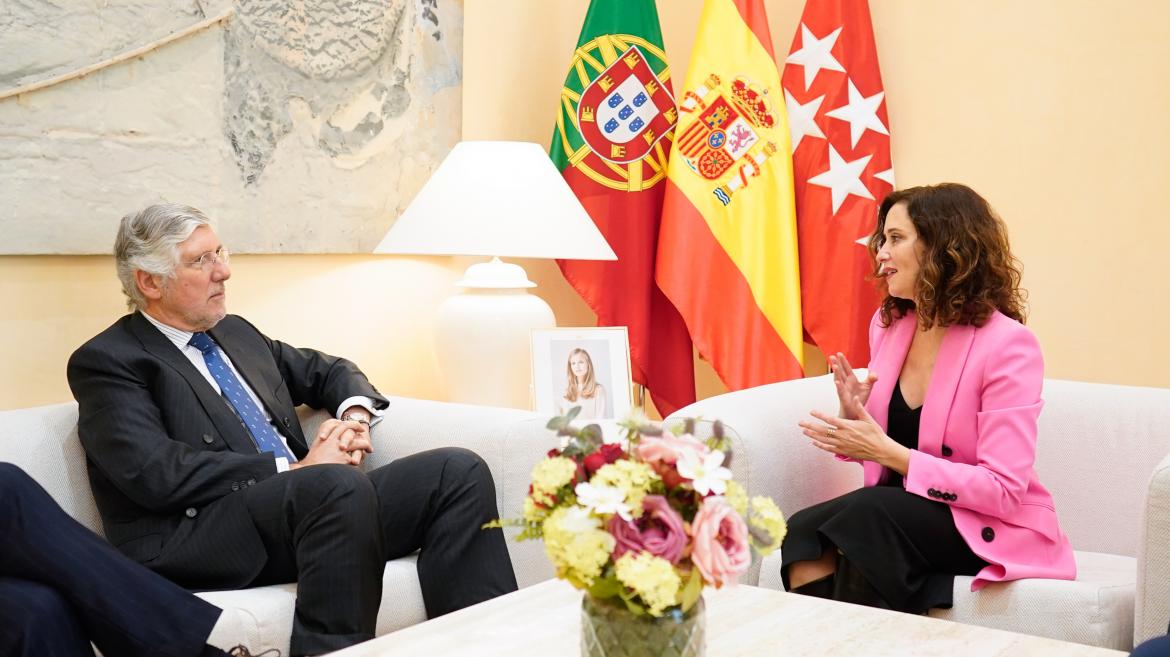 Imagen del artículo Díaz Ayuso se reúne con el embajador de Portugal en España para reforzar las relaciones políticas y comerciales