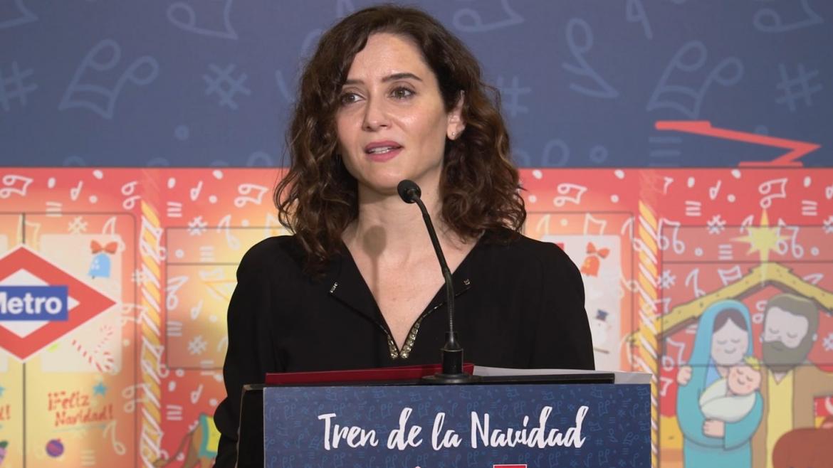 Președintele Isabel Díaz Ayuso în timpul discursului său despre Trenul de Crăciun