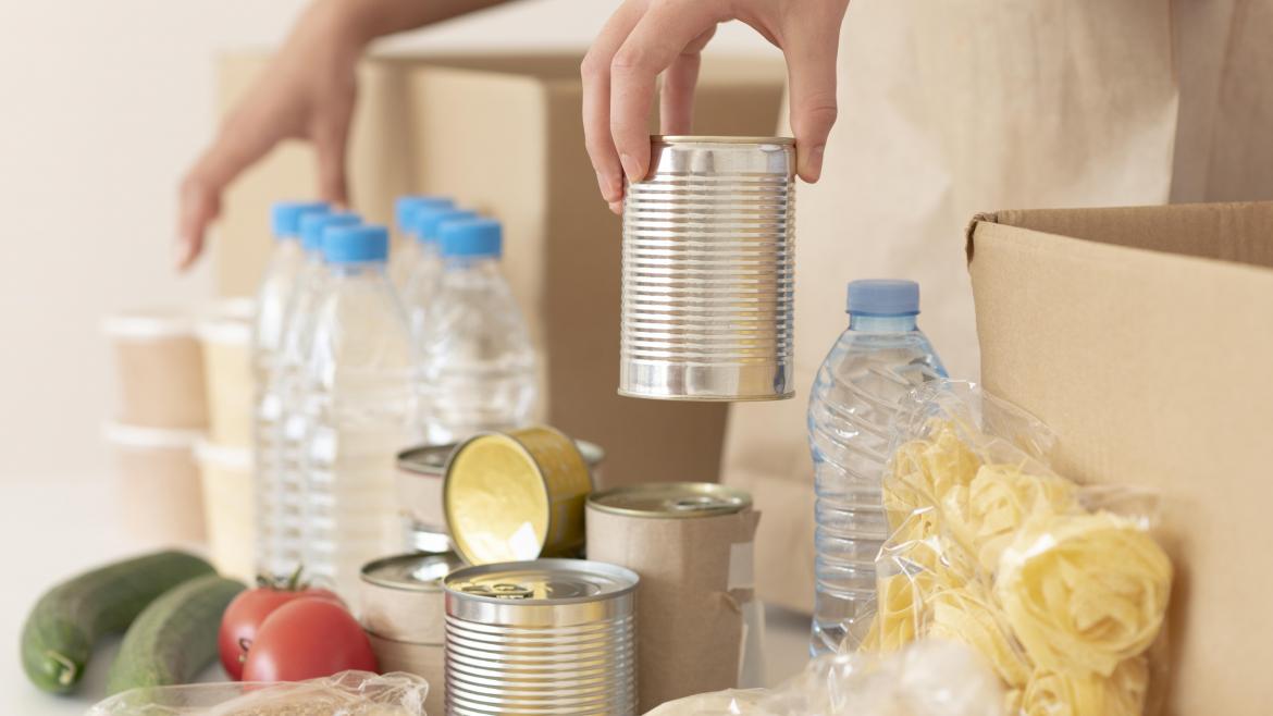 Ya Esta En Marcha La Feria Solidaria De Ajte Para Recaudar Juguetes Y Alimentos En Las Ventas Comunidad De Madrid