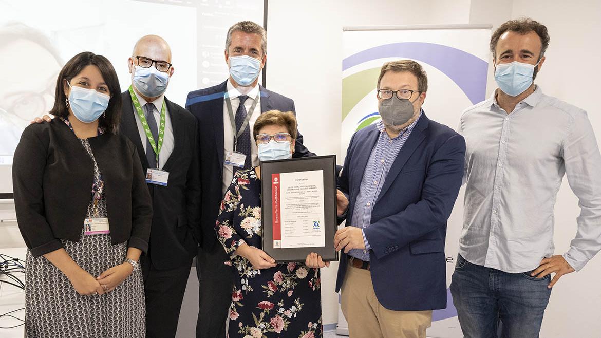 entrega de certificación a profesionales del Marañón