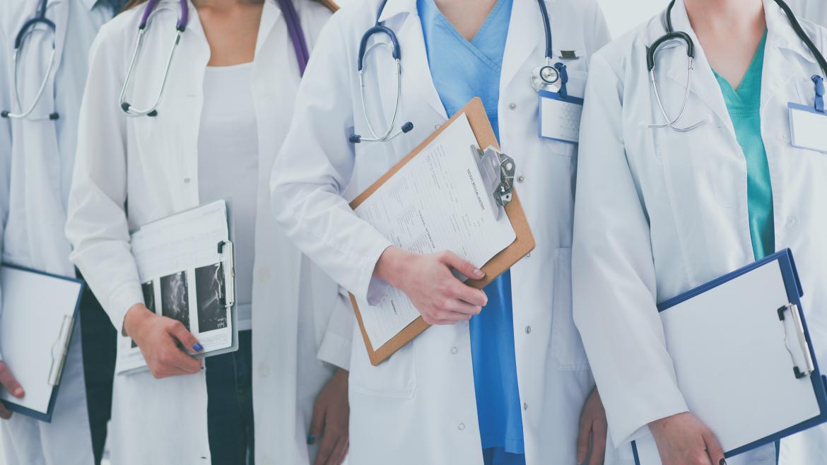 El Hospital Universitario de Fuenlabrada incorpora a 48 nuevos resientes MIR, EIR y FIR