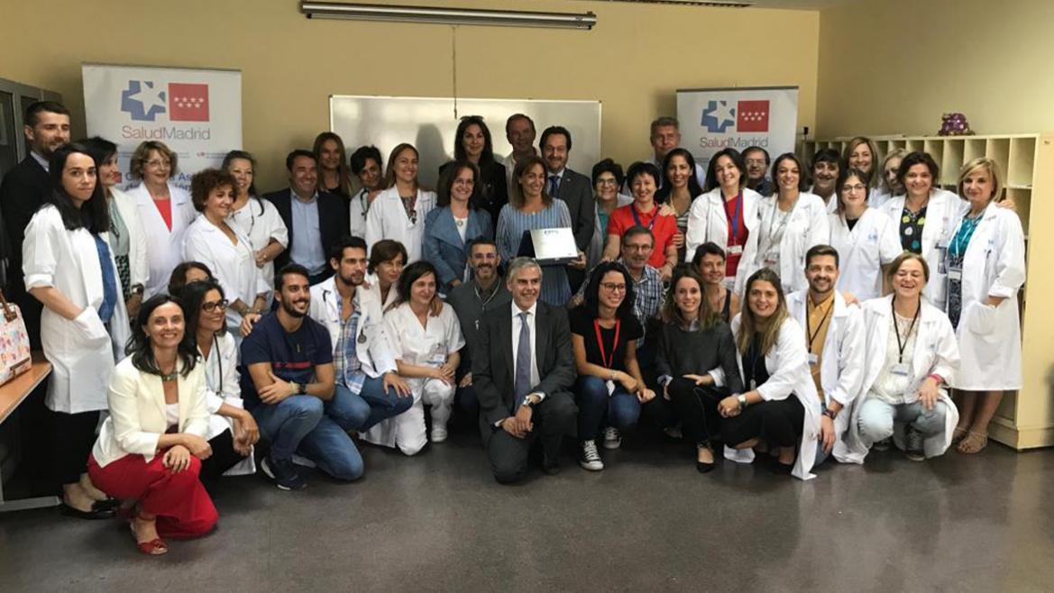 El Centro de Salud Los Alpes recibe su placa “Best In Class” como mejor centro de salud de España