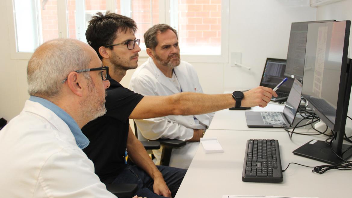 Investigadores de la unidad de terapias experimentales del Hospital Clínico en el laboratorio San Carlos