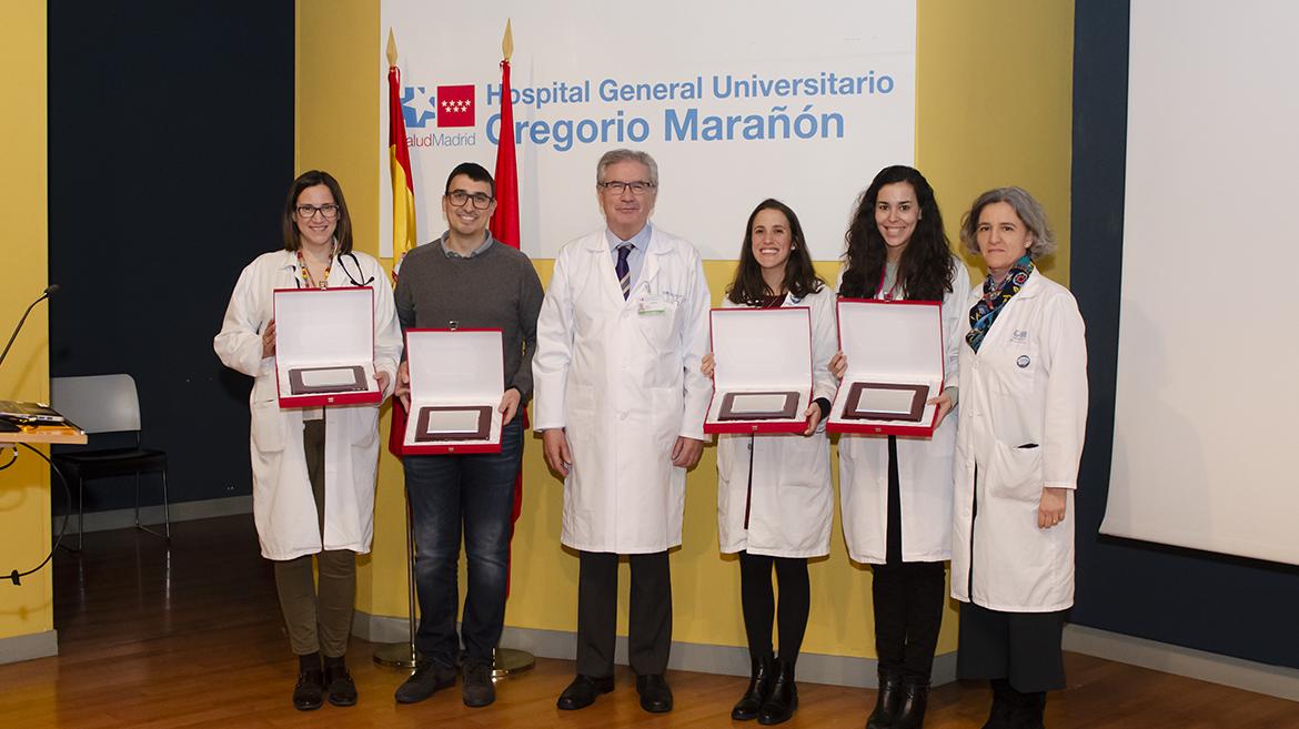 gerente y subgerente con responsables proyectos finalistas