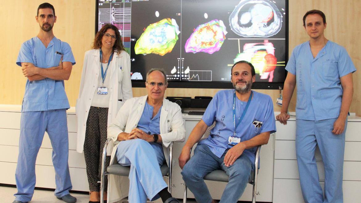 EQUIPO MÉDICO QUE REALIZA LA TÉCNICA