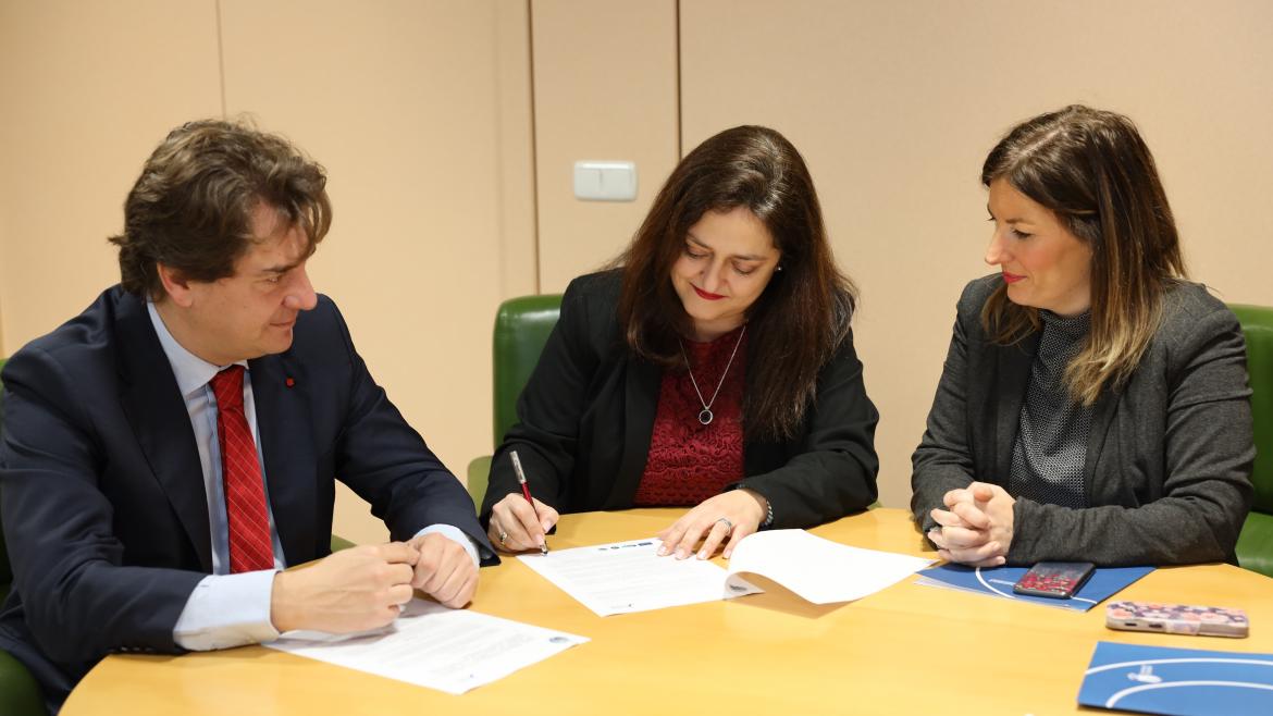 Momento de la firma del acuerdo