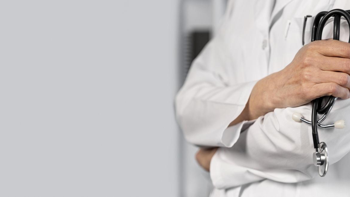 El Hospital Universitario Infanta Leonor obtiene una certificación de calidad por su atención a pacientes con enfermedad inflamatoria intestinal Entrega certificación calidad pacientes EII Hospital Universitario Infanta Leonor