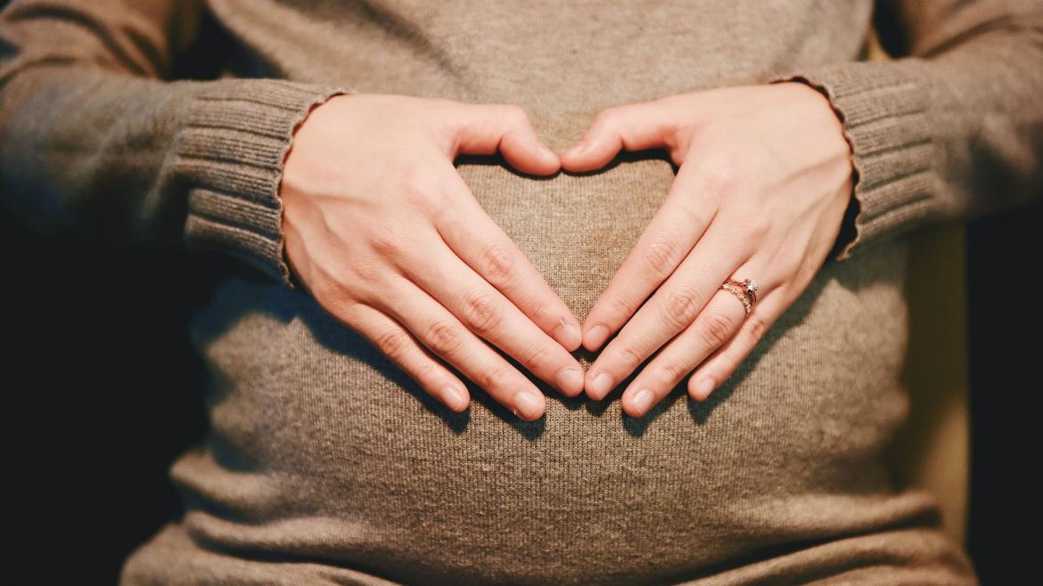 Imagen del vientre de una mujer embarazada