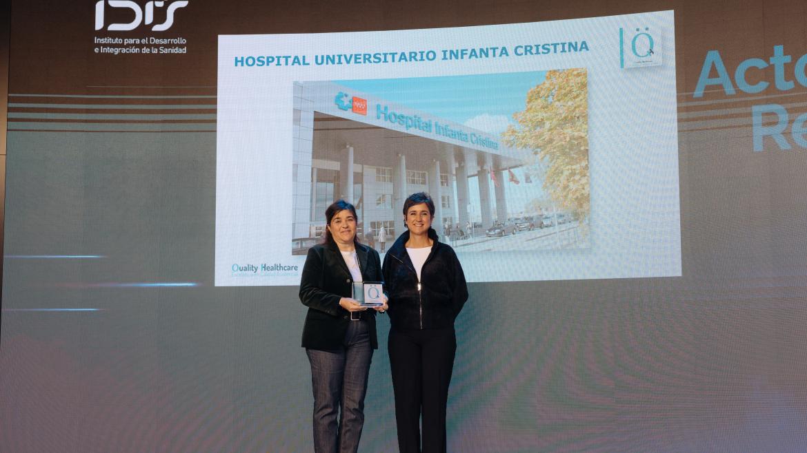 La gerente del HUIC recoge el reconocimiento QH 