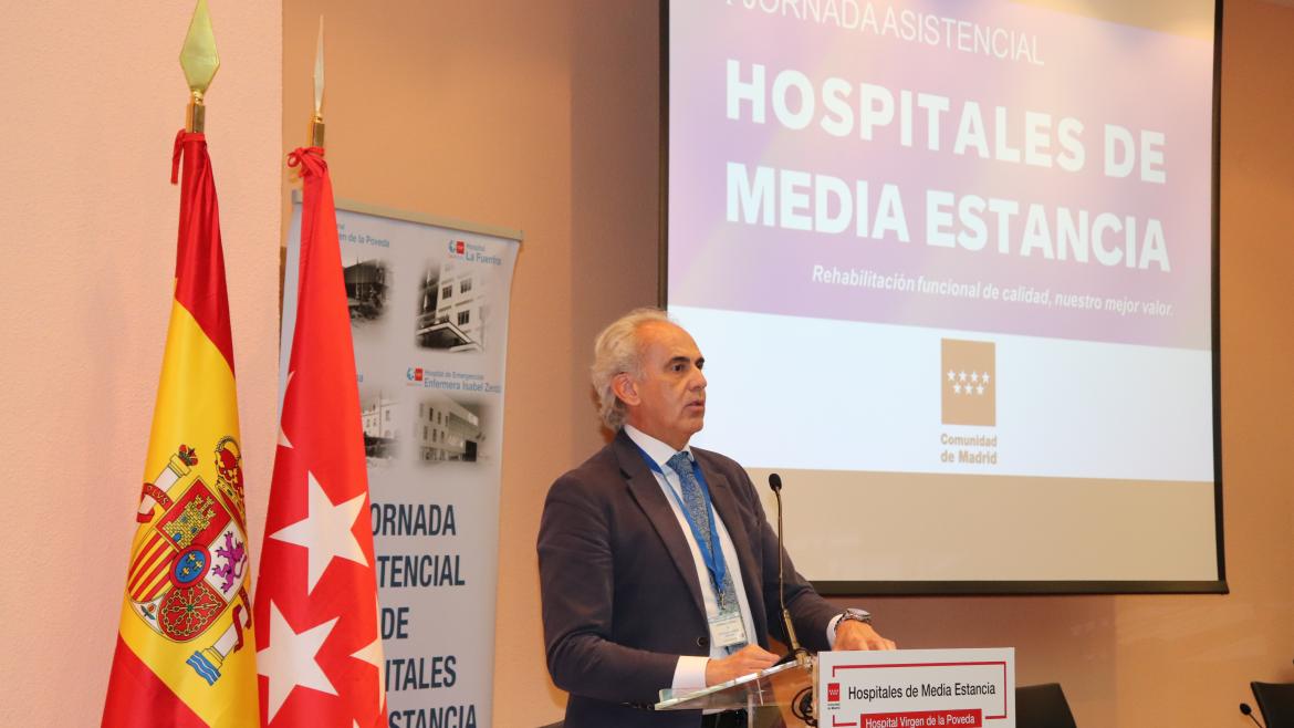 El consejero Enrique Ruiz Escudero en la inaguración de la I Jornada de hospitales de media estancia de la Comunidad de Madrid