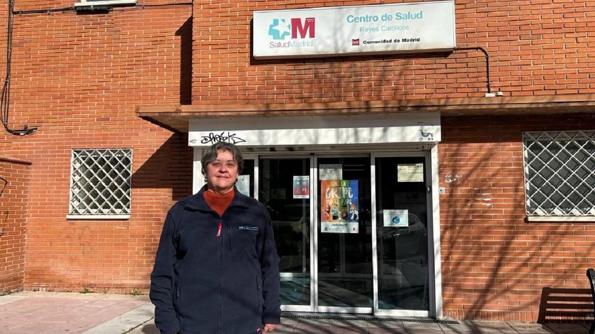 La doctora Luisa López Díaz-Ufano de la Atención Primaria de la Comunidad de Madrid, distinguida como mejor Médico de Familia de España La doctora Luisa López Díaz-Ufano en las puertas del Centro de Salud Reyes Católicos