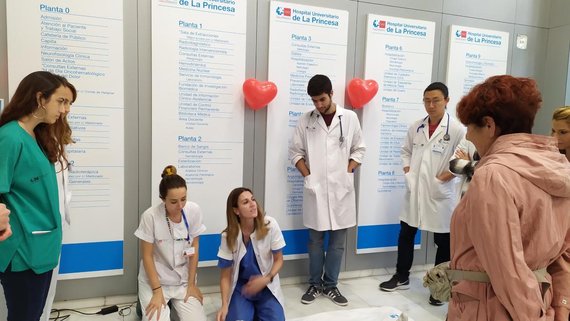 Anestesista y enfermera en taller de RCP 