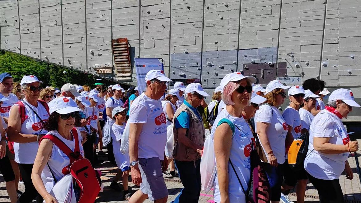 Usuarios andando en la pasada Marcha Saludable de la Gerencia de Atención Primaria