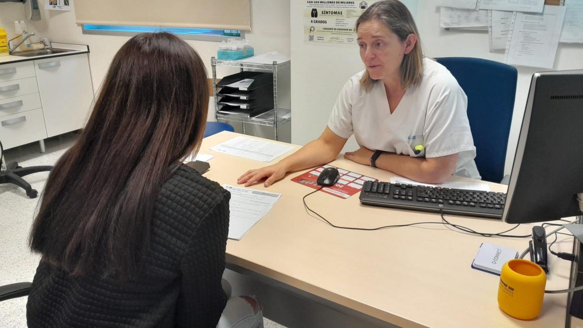 Médico con paciente en consulta