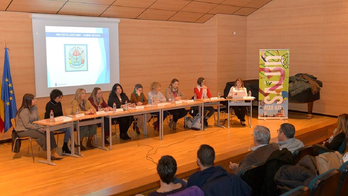 Profesionales de los centros de salud de Valdemoro participan en un proyecto de promoción de la salud entre escolares Miembros de la Mesa de Salud Escolar de Valdemoro en una reunión