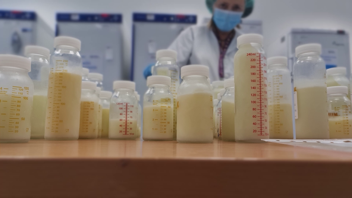 Biberones de leche donada